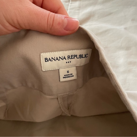 Banana Republic Factory beige mini skirt 6 - Picture 6 of 6